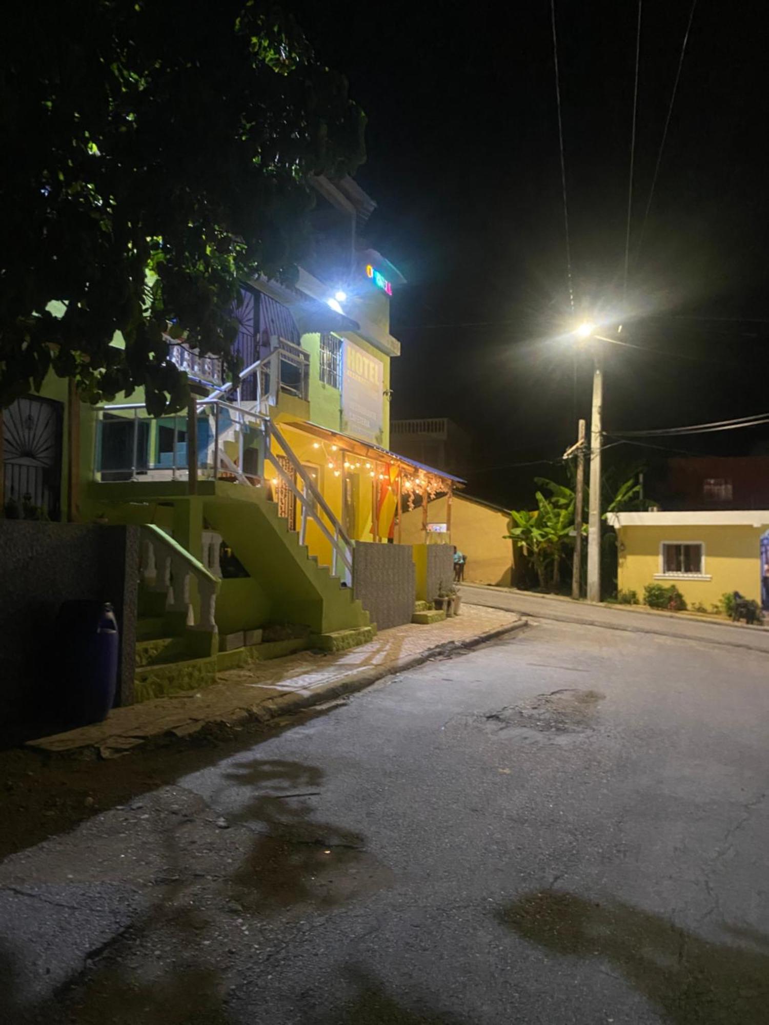 Dona Cornelia Hotel Los Patos Exterior photo